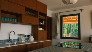 Fridge, coffee/tea maker