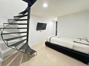 Family Duplex | Desk, iron/ironing board, free WiFi