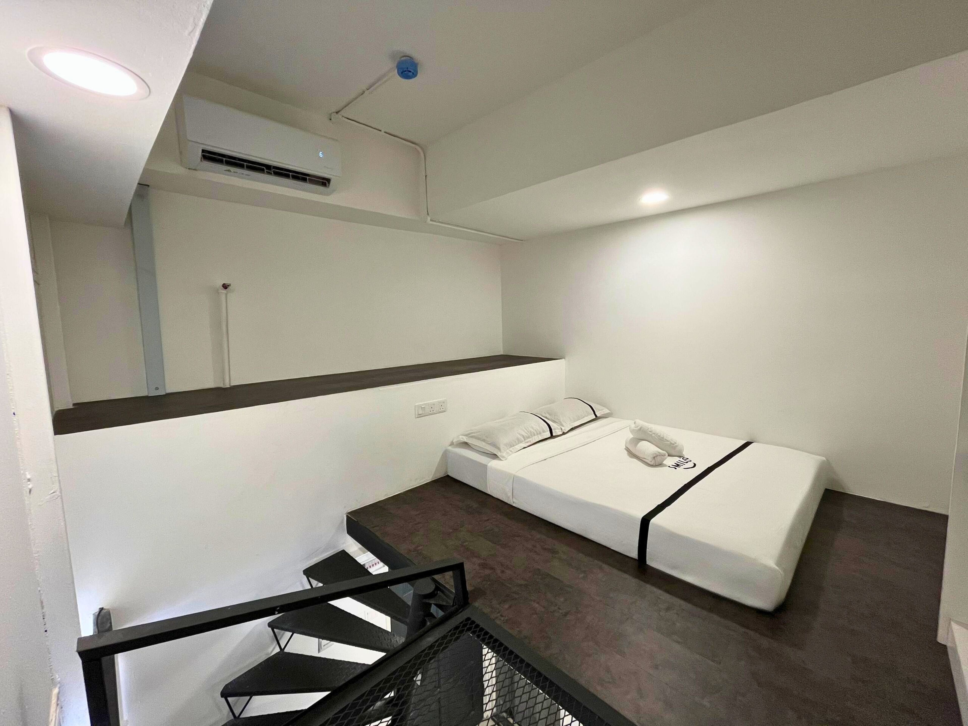 Deluxe Duplex | Desk, iron/ironing board, free WiFi