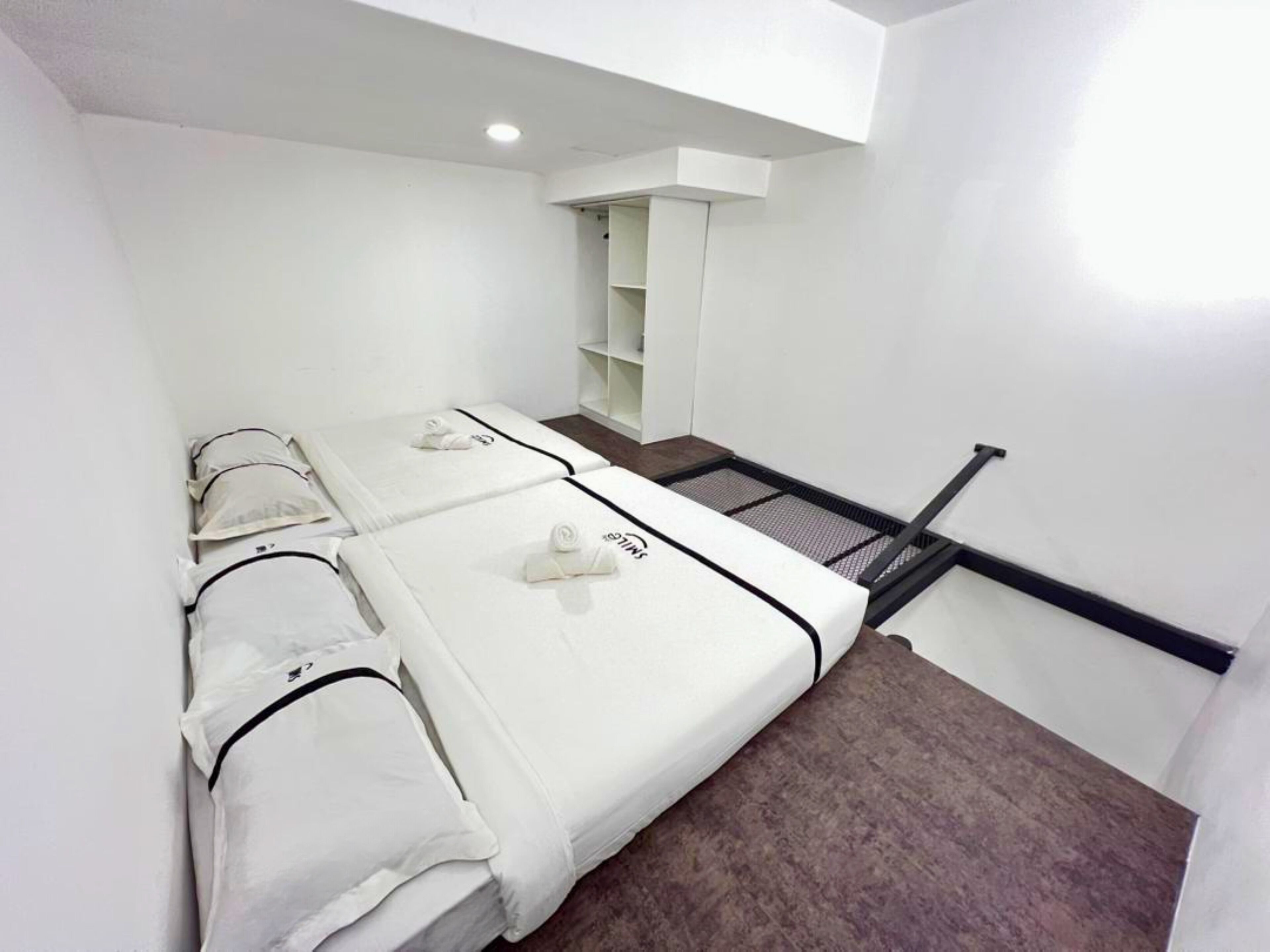 Family Duplex | Desk, iron/ironing board, free WiFi