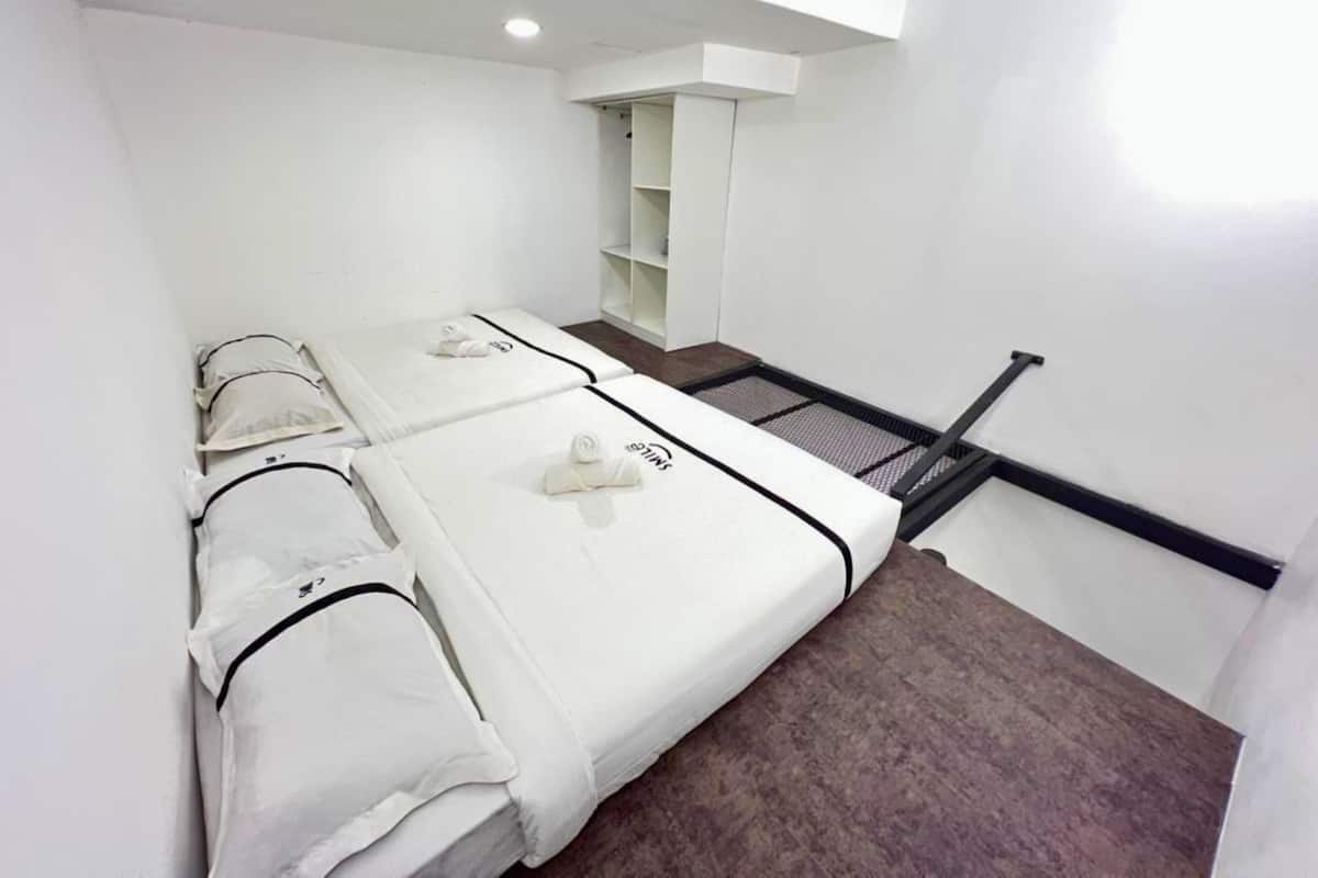 Family Duplex | Desk, iron/ironing board, free WiFi