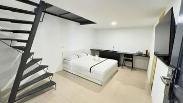 Superior Duplex | Desk, iron/ironing board, free WiFi