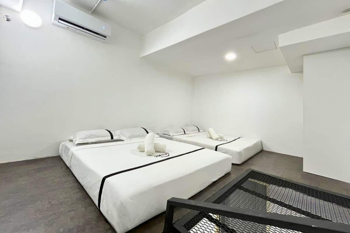 Superior Duplex | Desk, iron/ironing board, free WiFi