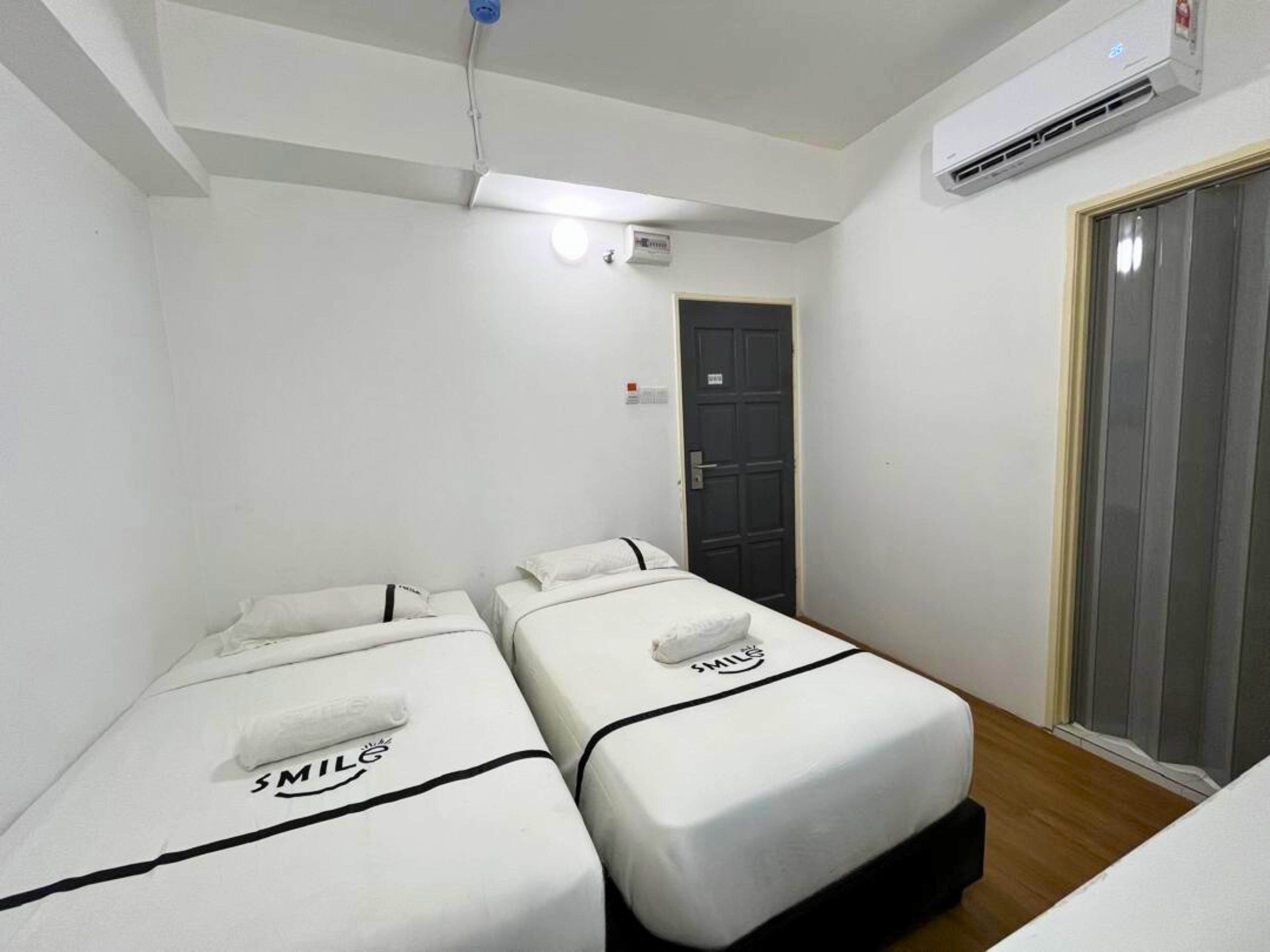 Twin Room | Desk, iron/ironing board, free WiFi