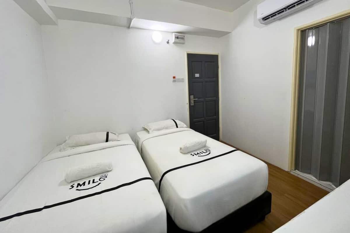 Twin Room | Desk, iron/ironing board, free WiFi