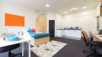 Studio, Non Smoking | Blackout drapes, free WiFi