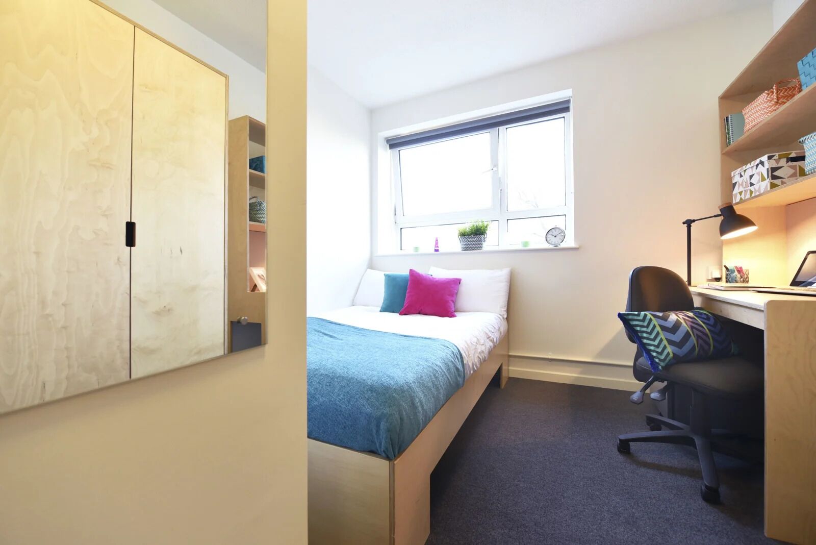 Double Room, Non Smoking | Blackout drapes, free WiFi