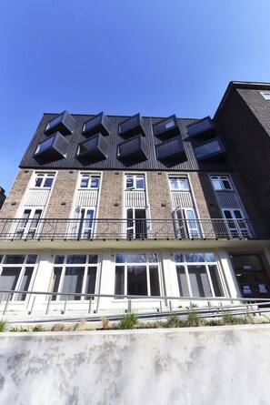 Front of property - Raymont Hall (London)