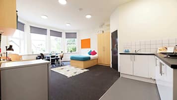 Studio, Non Smoking | Blackout drapes, free WiFi