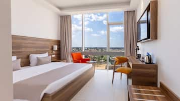 Standard Room | 1 bedroom, pillow-top beds, in-room safe, desk