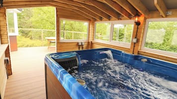 Bồn tắm spa trong nhà