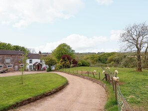 Property grounds - Kirkland Howe Cottage (Frizington)