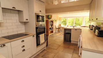 Cookware/dishes/utensils