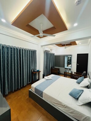 Deluxe Double Room | Free WiFi - Enroute Delight Residency (Kothamangalam)