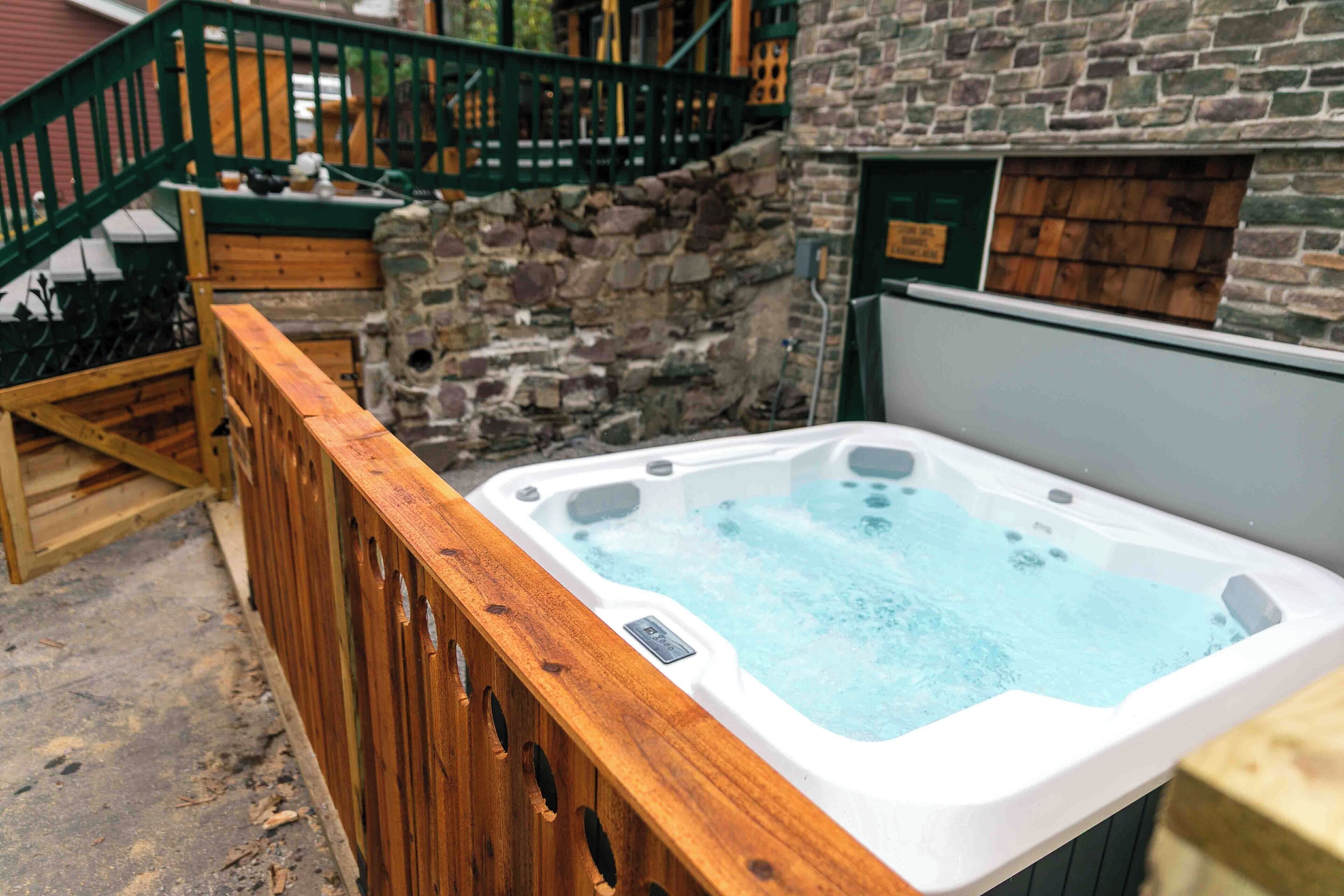 Outdoor spa tub
