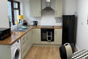 Mikrowelle, Ofen, KĂŒchenrolle