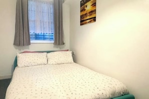 2 chambres, fer et planche à repasser, Wi-Fi, draps fournis