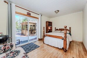 3 bedrooms, iron/ironing board, free WiFi, bed sheets - Rustic Vibes w/ Pool - Tobermory (Tobermory)