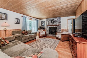 Smart TV, fireplace, offices