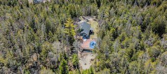 Rustic Vibes w/ Pool & Hot Tub - Tobermory