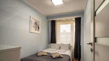 City Apartment | Hypo-allergenic bedding, iron/ironing board, free WiFi