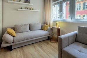 Ropa de cama hipoalergénica y tabla de planchar con plancha 