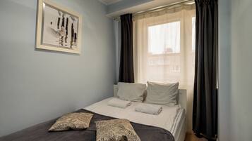 City Apartment | Hypo-allergenic bedding, iron/ironing board, free WiFi
