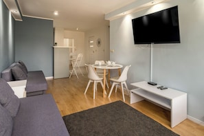 City Apartment | Ruang tamu | TV skrin rata 