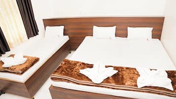 Superior Triple Room | Desk, soundproofing, free WiFi