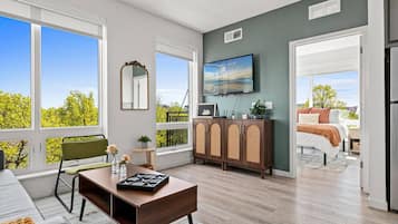 1 habitación, escritorio, tabla de planchar con plancha y wifi