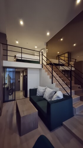 Cozy amazing view loft condo in Asoke Rama9 next to MRT