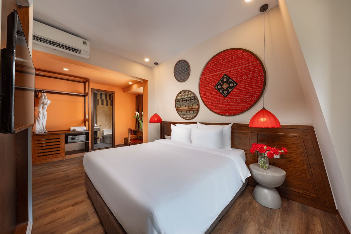 Deluxe Double Room, City View | Premium bedding, minibar, in-room safe, desk