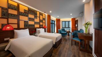 Executive Studio Suite, Mountain View | Premium bedding, minibar, in-room safe, desk