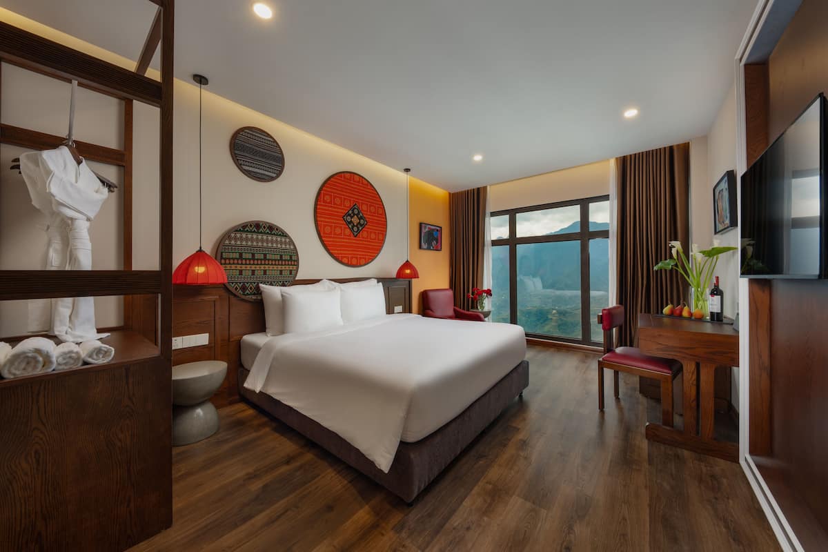 1 bedroom, premium bedding, minibar, in-room safe