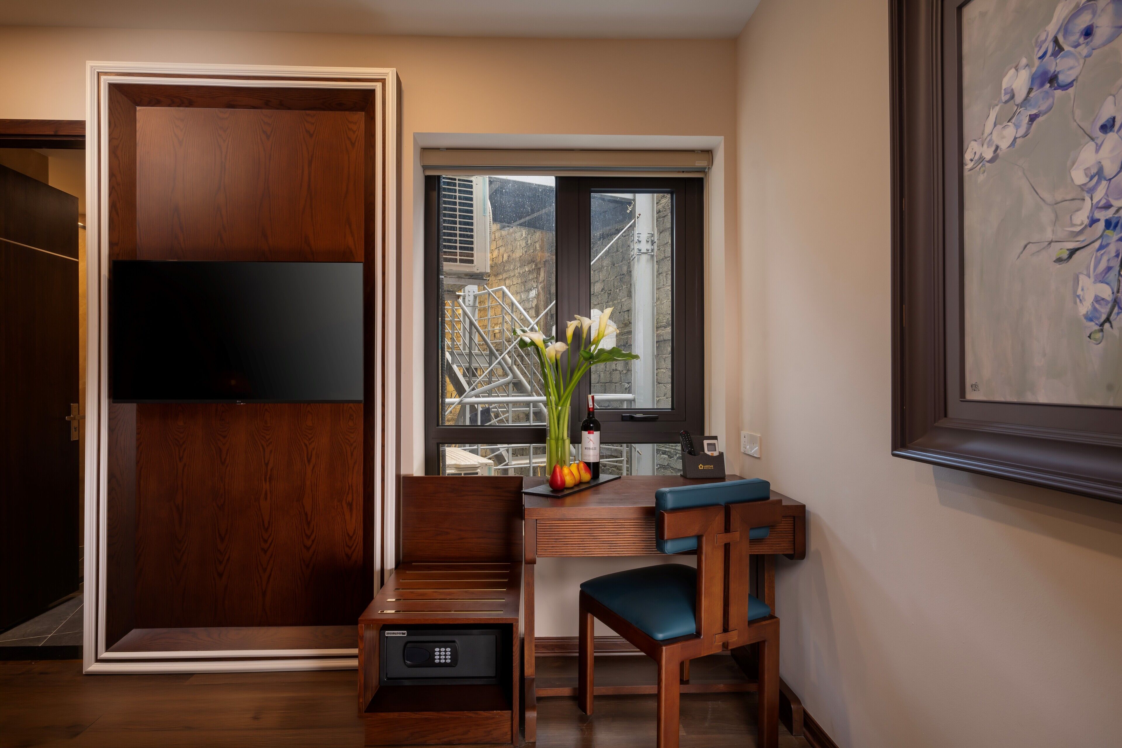 Premium bedding, minibar, in-room safe, desk