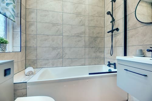 Room, City View | Bathroom | Towels
