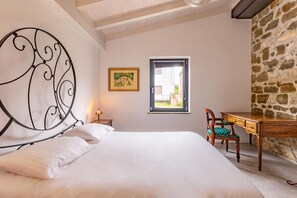 3 bedrooms, iron/ironing board, travel cot, WiFi - Casale Paolina by Rentbeat (Ceccano)