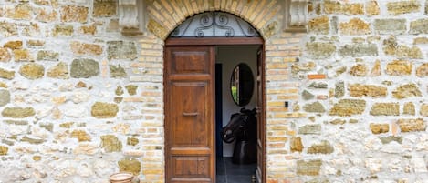 تفاصيل الفندق من الخارج