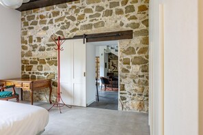 3 bedrooms, iron/ironing board, travel cot, WiFi - Casale Paolina by Rentbeat (Ceccano)