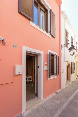 Front of property - Old Town Charm-Cozy 2BR with Rooftop (Rethymno)