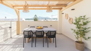 Casa Confort, vista a la ciudad | Terraza o patio