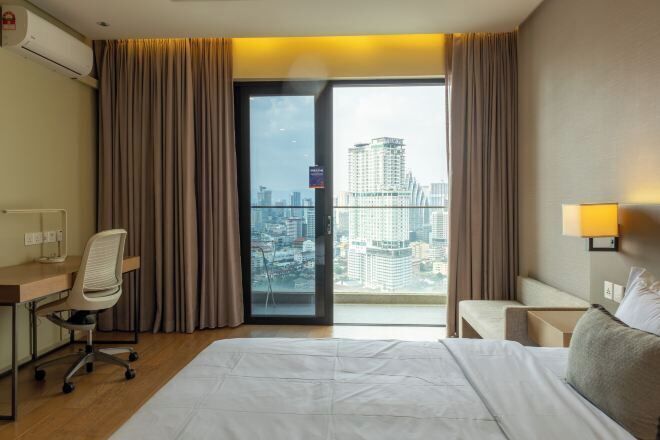 Down duvets, Tempur-Pedic beds, desk, laptop workspace