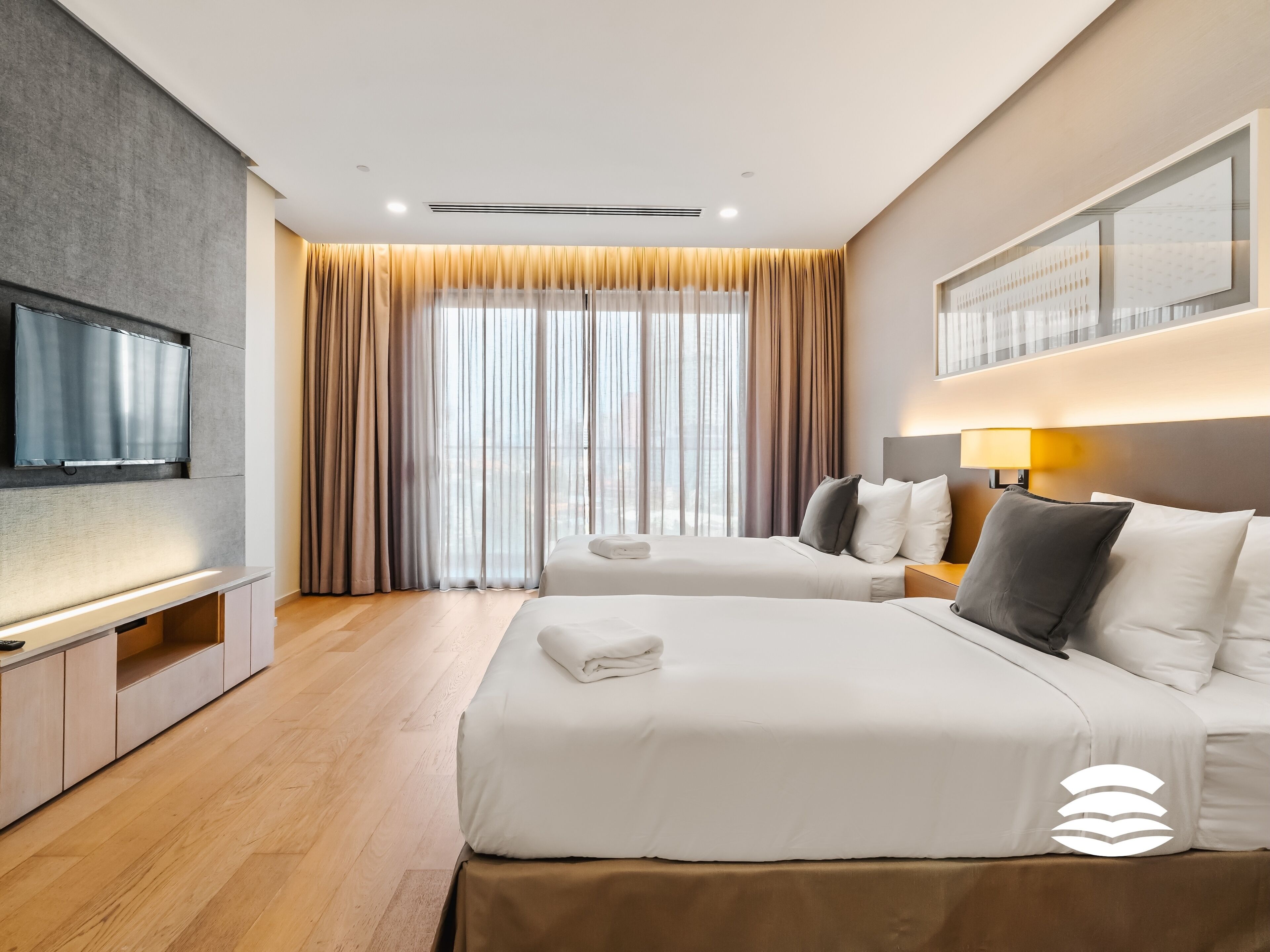 Down duvets, Tempur-Pedic beds, desk, laptop workspace