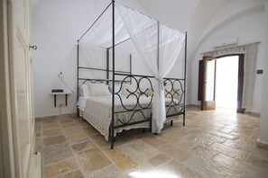 10 bedrooms, iron/ironing board, travel cot, free WiFi