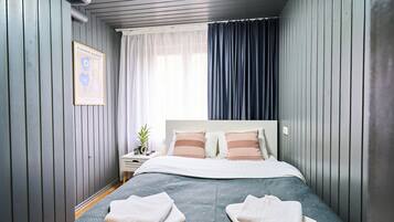 1 bedroom, iron/ironing board, travel cot, free WiFi