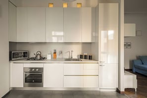 Appartamento | Cucina privata | Frigorifero, microonde, forno, piano cottura
