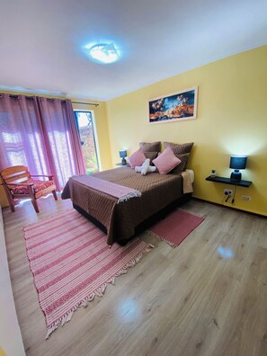 4 bedrooms, iron/ironing board, WiFi, bed sheets - GWMV Guest  house (Cape Town)