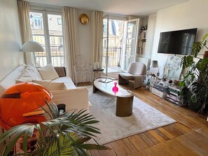 Smart TV, stereo - L'appartement Colombier (Paris)