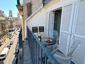 Outdoor dining - L'appartement Colombier (Paris)