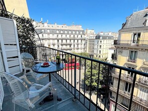 Outdoor dining - L'appartement Colombier (Paris)